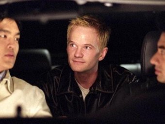 Стоп-кадр из к/ф «Гарольд и Кумар уходят в отрыв». Стоп-кадр из к/ф «Гарольд и Кумар уходят в отрыв».